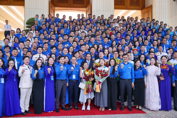 Thủ tướng Phạm Minh Chính gặp mặt các gương mặt trẻ tiêu biểu, triển vọng và cán bộ đoàn tiêu biểu nhân dịp kỷ niệm 95 năm Ngày thành lập Đoàn Thanh niên Cộng sản Hồ Chí Minh (26/3/1931 - 26/3/2026). (Ảnh: VGP)