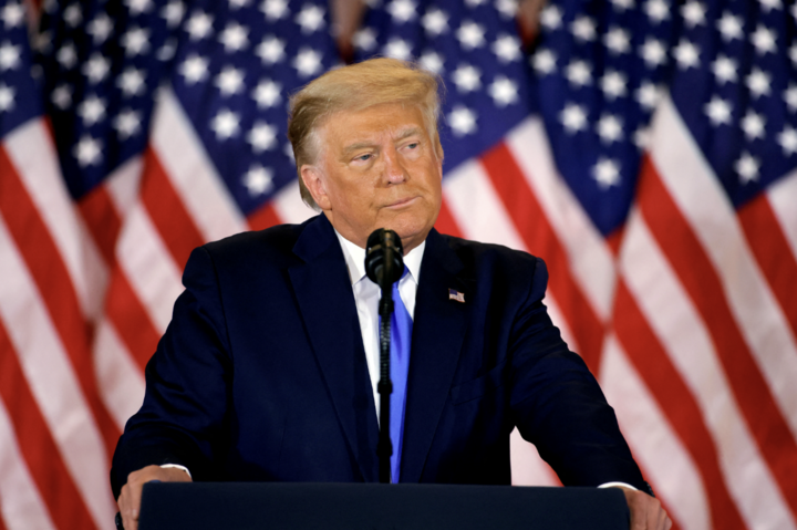 Tổng thống Mỹ Donald Trump cho biết đã xác định được vị trí và giải cứu phi công mất tích sau khi chiếc F-15E bị bắn rơi trên không phận Iran. (Nguồn: Reuters)