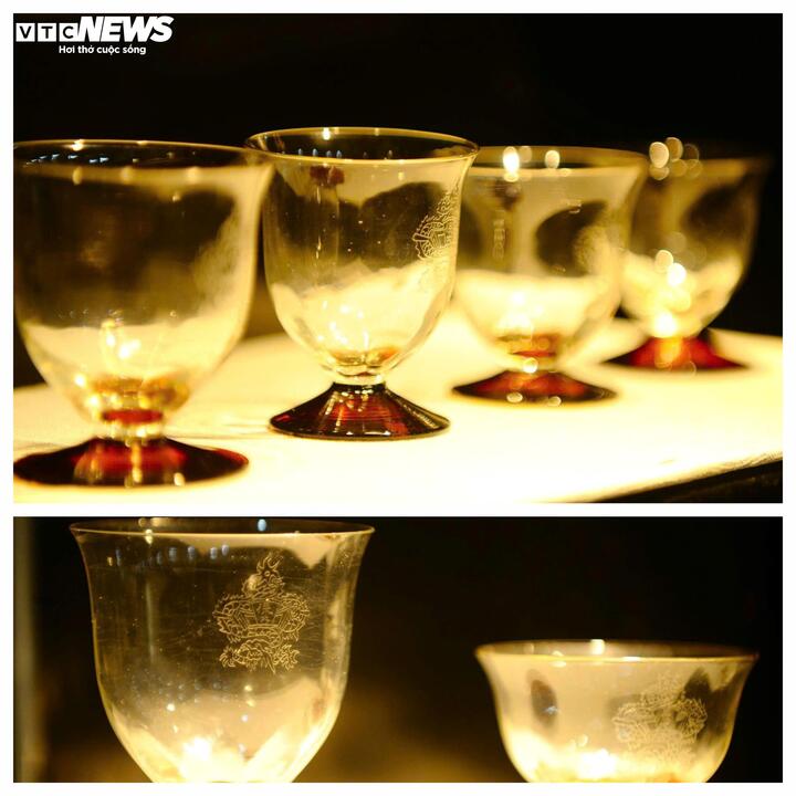 Sau này số hiện vật được chuyển vào Kho bạc tỉnh Lâm Đồng để đảm bảo an toàn. Đến năm 2016, UBND tỉnh Lâm Đồng cũ có quyết định giao số báu vật này cho Bảo tàng tỉnh Lâm Đồng quản lý, bảo vệ. Trong ảnh là những ly thủy tinh có nguồn gốc từ châu Âu được gia đình vua Bảo Đại sử dụng trong các yến tiệc. Trên các ly này có khắc huy hiệu của vua Bảo Đại.