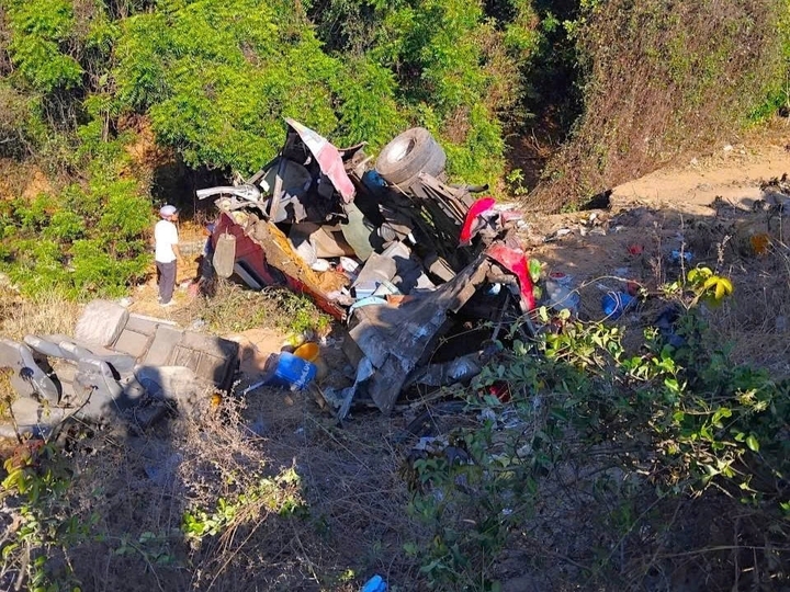 Hiện lực lượng chức năng đang tìm kiếm các nạn nhân còn lại.