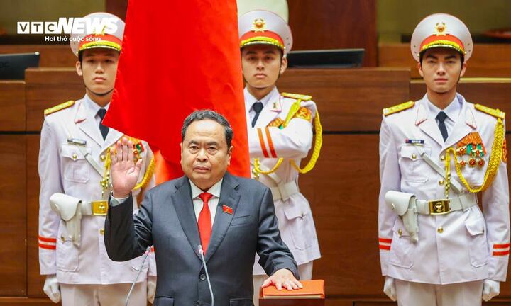 Chủ tịch Quốc hội Trần Thanh Mẫn tuyên thệ. (Ảnh: Đắc Huy)