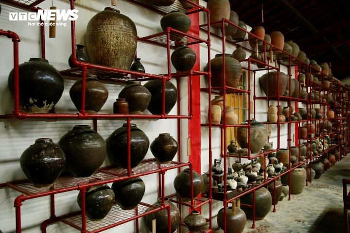 Đó là Bảo tàng Gốm cổ sông Hương của GS.TS Thái Kim Lan. Bảo tàng không chỉ đa dạng về kiểu dáng, hoa văn mà còn là minh chứng sống động phác họa lại bức tranh giao thương sầm uất của đất kinh đô Phú Xuân xưa.