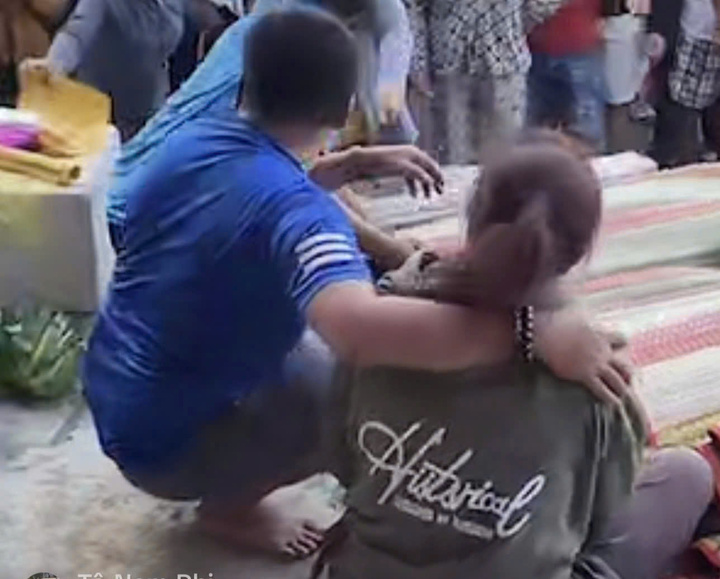 Người thân các nạn nhân đã có mặt tại hiện trường.