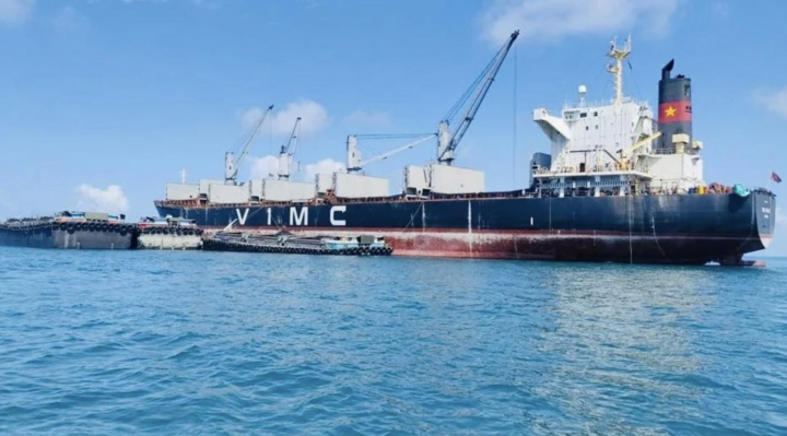 Huy động các tàu vận tải cỡ lớn (VLCG) chở dầu, khí hóa lỏng LPG, LNG...tham gia vận chuyển dầu thô, xăng dầu, khí từ khu vực Vịnh Ba Tư về Việt Nam.