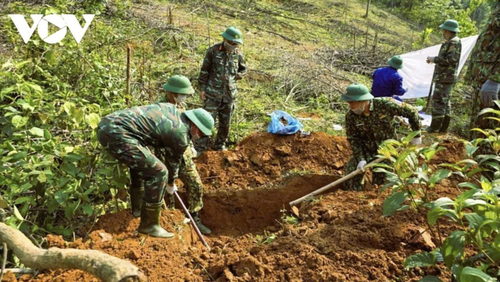 Đội Quy tập hài cốt liệt sĩ, Đoàn Kinh tế - Quốc phòng 337 (Quân khu 4) mở rộng khu vực tìm kiếm.