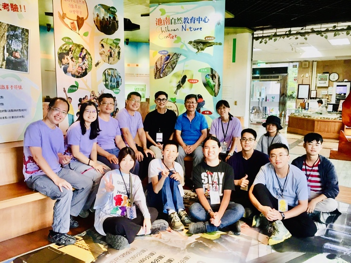 Ngọc Chung (áo đen) tham gia thực tập tại Trung Tâm Thiên nhiên Chihnan, Đài Loan, hè 2023 trong chương trình thực tập quốc tế của Trung tâm Khu vực Châu Á Thái Bình Dương thuộc chương trình Đối tác Giáo dục Môi trường Toàn cầu (GEEP APRC).