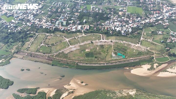 Dự án kè và khu dân cư Nam Sông Vệ (xã Long Phụng, tỉnh Quảng Ngãi) được UBND tỉnh Quảng Ngãi phê duyệt, khởi công xây dựng năm 2017 với mục tiêu bảo vệ quỹ đất ven sông, phòng chống sạt lở, đảm bảo an toàn và tổ chức ổn định dân cư, góp phần phát triển lâu dài đô thị.