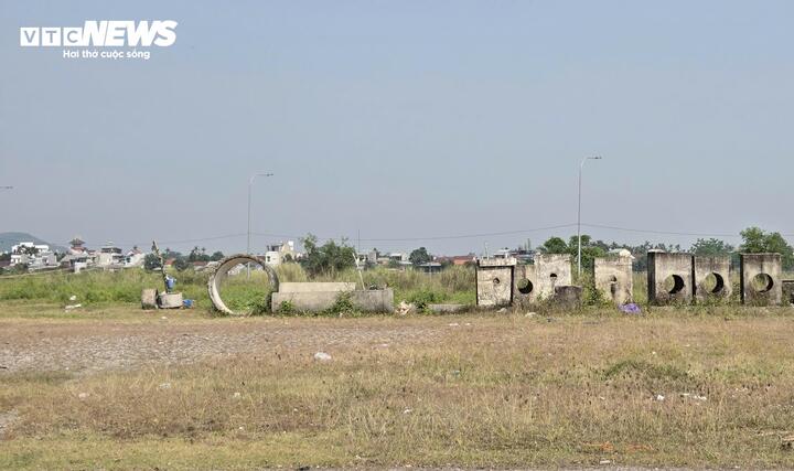 Dự án do Công ty TNHH MTV Đầu tư, Xây dựng và Kinh doanh dịch vụ Quảng Ngãi (Công ty QISC) làm chủ đầu tư, có quy mô gần 21 ha, tổng số vốn hơn 185 tỷ đồng. Dự kiến thực hiện giai đoạn 2017-2019, sau đó điều chỉnh kéo dài đến năm 2023.