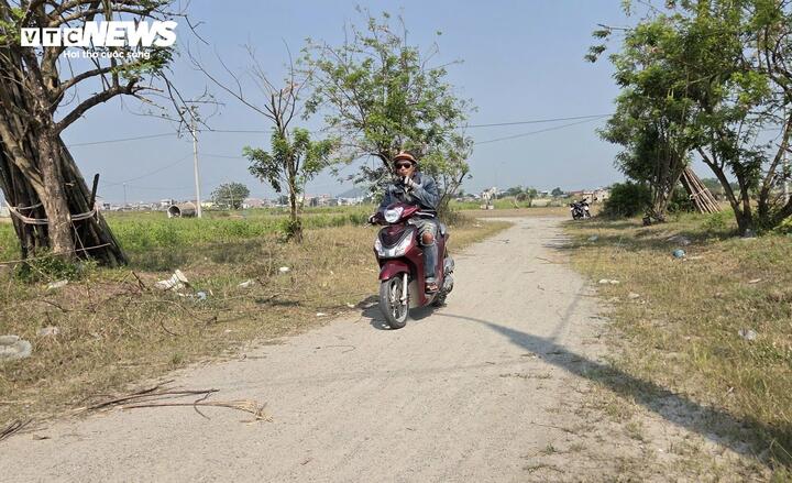 Dự án bao gồm hệ thống hạ tầng kỹ thuật như giao thông, điện, thoát nước, cây xanh, chiếu sáng, cấp nước; tuyến kè dài hơn 1.155,5 m và khu chợ diện tích khoảng 4.490 m².