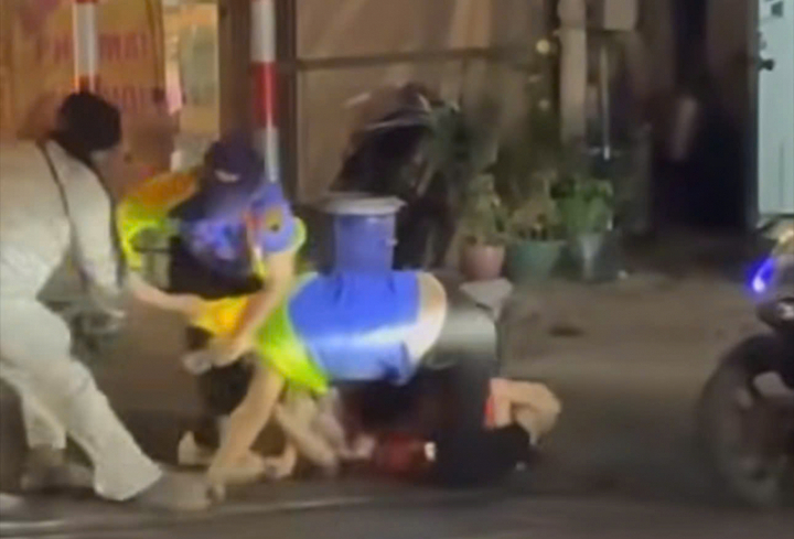 2 nhân viên đường sắt bị hành hung.