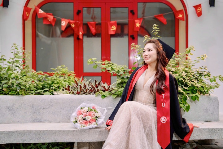 “Thành tích ổn định không đến từ những cú bứt phá ngắn hạn, mà từ sự bền bỉ và có kế hoạch trong suốt hành trình học tập”, Trang chia sẻ.