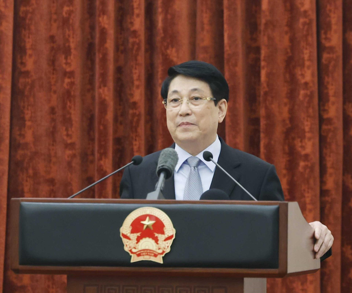 Nguyên Chủ tịch nước Lương Cường phát biểu.