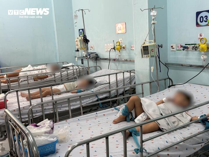 Số ca mắc tay chân miệng tại TP.HCM vẫn ở mức cao, nhiều ca bệnh nặng.