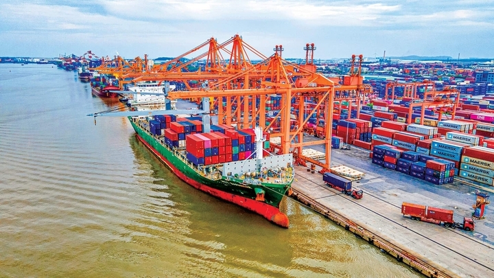 Từ hôm nay, miễn nhiều loại phí giao thông cho người dân.