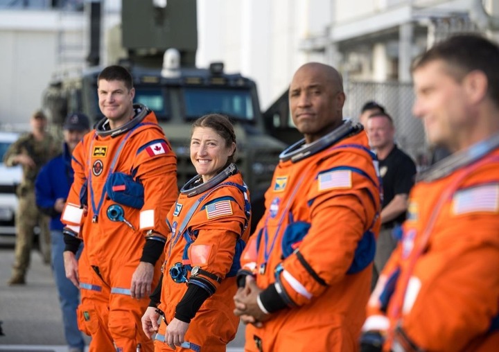 Kỷ lục 328 ngày trong vũ trụ của nữ phi hành gia Artemis II - 4