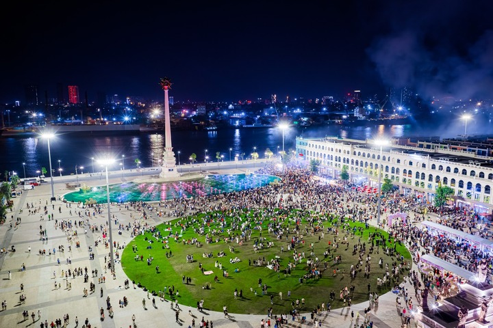 Quảng trường châu Âu là điểm hẹn quen thuộc của cộng đồng cư dân và du khách.