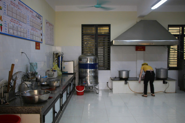 Bếp ăn của trường mầm non Hòa Bình.