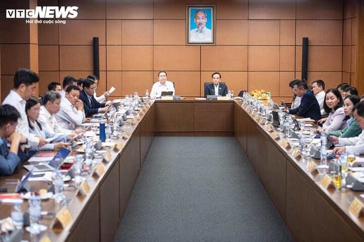 Quang cảnh phiên thảo luận tổ. (Ảnh: Viên Minh)