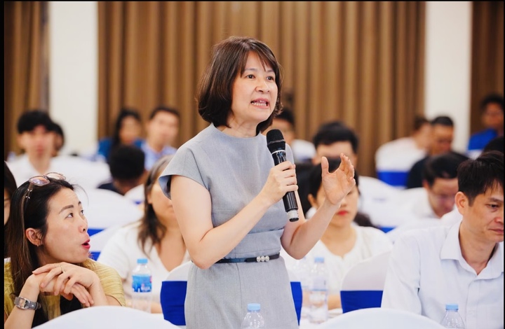 Bà Nguyễn Thị Nhiếp - Hiệu trưởng Trường THPT Chuyên Chu Văn An.