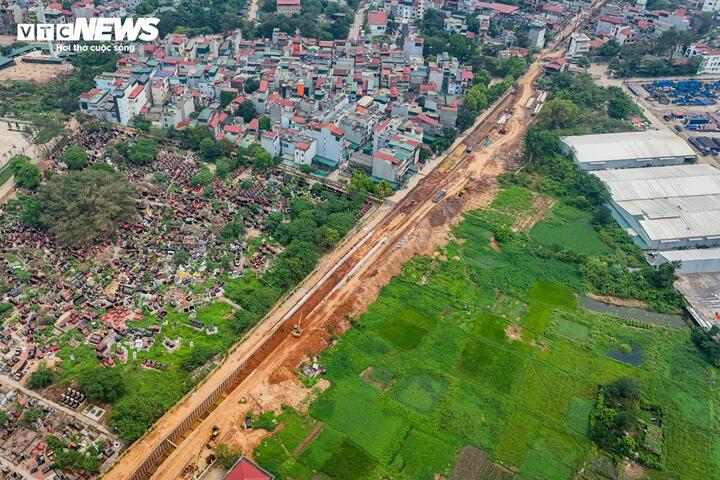 Dự án được chia thành hai hạng mục chính gồm tuyến kênh dẫn từ Thụy Phương đến đường Phạm Văn Đồng và tuyến cống ngầm kéo dài từ Hoàng Minh Thảo – Võ Chí Công ra sông Tô Lịch. Tổng chiều dài toàn tuyến khoảng 7 km, trong đó khoảng 3 km là kênh hở, phần còn lại được xây dựng ngầm.
