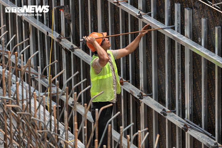 Theo kế hoạch, các hạng mục phục vụ chống ngập sẽ hoàn thành trước ngày 30/4, các hạng mục bổ cập nước cho sông Tô Lịch dự kiến hoàn tất trước 31/5, phấn đấu hoàn thành cơ bản toàn bộ dự án trong tháng 6 năm nay.