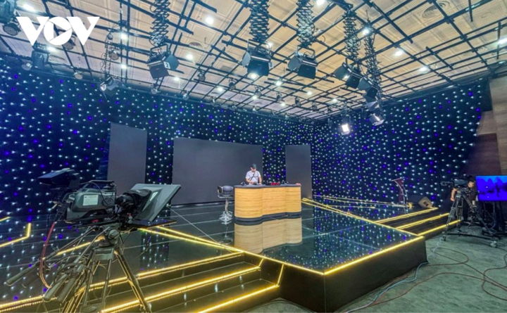 Phòng thi trực tiếp là một trong những hạng mục quan trọng nhất của kỳ Liên hoan, nơi các đội thi sẽ cho lên sóng trực tiếp những chương trình được chuẩn bị công phu, kỹ lưỡng, kỳ vọng mang đến cho thính giả những “bữa tiệc" âm thanh hấp dẫn, tương tác đa chiều.