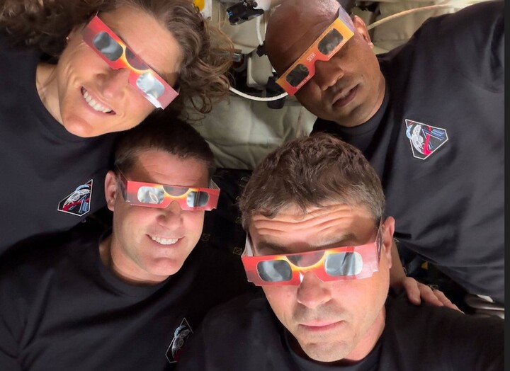 Sự an toàn của Christina Koch, Jeremy Hansen, Reid Wiseman và Victor Glover phụ thuộc vào tấm chắn nhiệt của chiếc phi cơ. (Ảnh: AP)