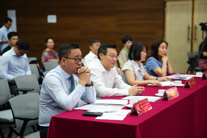 Phó Tổng giám đốc Phạm Mạnh Hùng nhấn mạnh việc 26 đoàn đăng ký tham gia thể loại phát thanh trực tiếp cho thấy là sự quan tâm của các đồng nghiệp đối với loại hình chương trình như thế này và việc mà chúng ta duy trì và phát triển phát thanh trực tiếp cũng là một hướng để mà duy trì sự tồn tại và phát triển của phát thanh, khẳng định vai trò, vị trí của phát thanh trong đời sống và trong các loại hình báo chí.