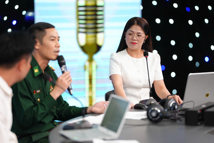 Đặc biệt, những vấn đề thời sự nổi bật của đất nước như mục tiêu tăng trưởng hai con số... cũng được các đơn vị khai thác, cho thấy sự nhạy bén và tinh thần bám sát dòng chảy thời cuộc của đội ngũ làm phát thanh.