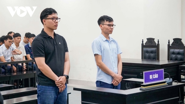 Hai bị cáo Lê Quang Hưng và Đỗ Tuấn Anh.