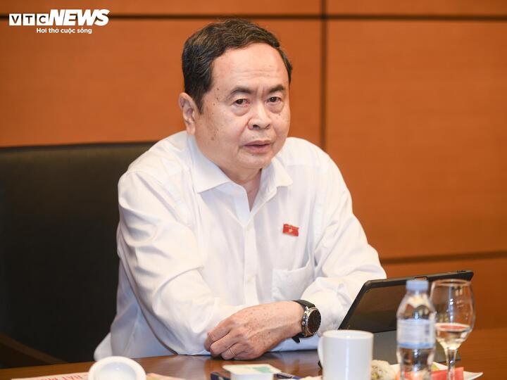 Chủ tịch Quốc hội Trần Thanh Mẫn phát biểu tại phiên họp tổ, sáng 9/4. (Ảnh: Viên Minh)