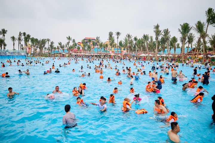 Công viên nước Hà Nam mở cửa trở lại mang đến ưu đãi về giá vé từ ngày 12-24/4.