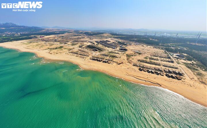 Dự án được bổ sung nhiều hạng mục, tăng quy mô công trình, mục tiêu đầu tư và tăng vốn đầu tư từ 1.365 tỷ đồng lên đến 13.000 tỷ đồng do Công ty cổ phần Bất động sản Thành Châu làm chủ đầu tư. Dự án hứa hẹn mang đến một nơi nghỉ dưỡng đẳng cấp tại Gia Lai vào năm 2027 sau nhiều lần gia hạn.