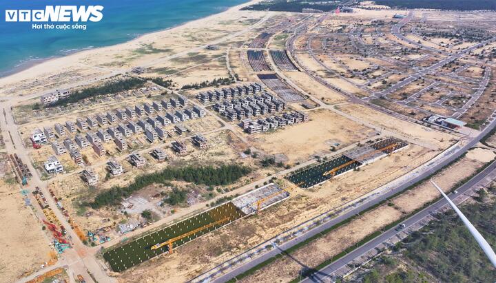 Đồng thời xây dựng kế hoạch, tiến độ thực hiện cụ thể, phải thể hiện rõ thời gian bắt đầu triển khai, thời gian kết thúc toàn bộ dự án và cam kết thực hiện, trong đó nêu rõ trong trường hợp vi phạm, nhà đầu tư chấp thuận việc chấm dứt, thu hồi dự án và không có bất kỳ khiếu nại nào.