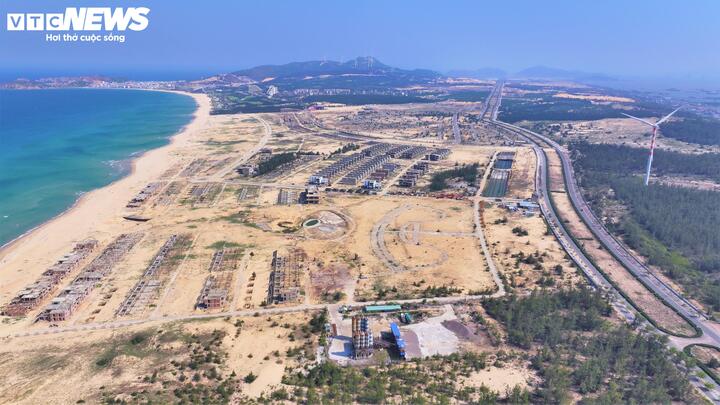 Ban quản lý khu kinh tế được giao nhiệm vụ theo dõi, đôn đốc, chủ đầu tư các dự án khẩn trương triển khai thực hiện, nếu tiếp tục chậm trễ, không triển khai thi công xây dựng trên hiện trường thì xem xét xử lý theo quy định của pháp luật.