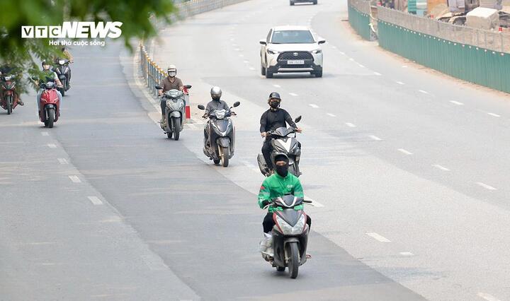 Ngày 10/4, nắng nóng tiếp tục bao trùm Hà Nội, TP.HCM và các khu vực trên cả nước. (Ảnh minh hoạ: Minh Quang)