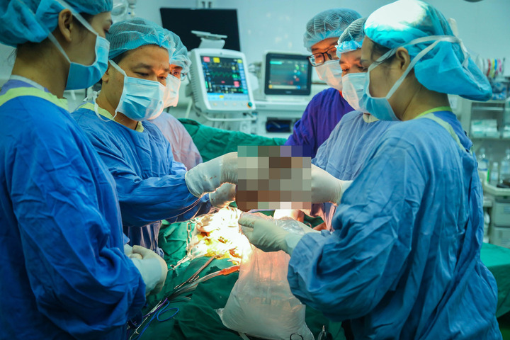 Ca phẫu thuật hiến - ghép tạng là hành trình đầy xúc của các bác sĩ (Ảnh: BVCC)