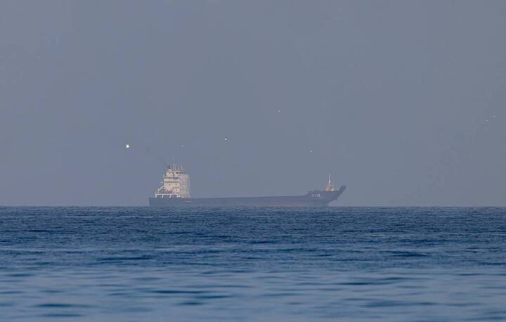 Iran chỉ cho phép 15 tàu đi qua eo biển Hormuz mỗi ngày.