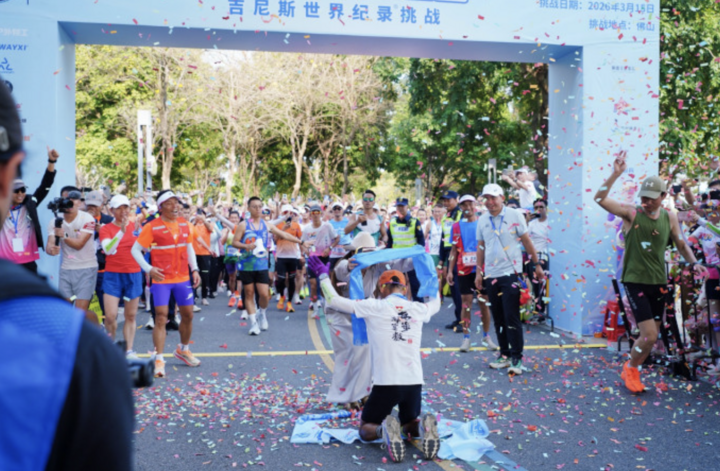 Huang Zhenglong hoàn thành thử thách vào ngày 15/3. (Nguồn: Guinness World Record)