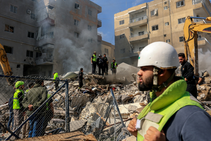 Hiện trường một vụ không kích của Israel ở thành phố Tyre, Lebanon, ngày 8/4/2026. (Ảnh: REUTERS/Adnan Abidi)