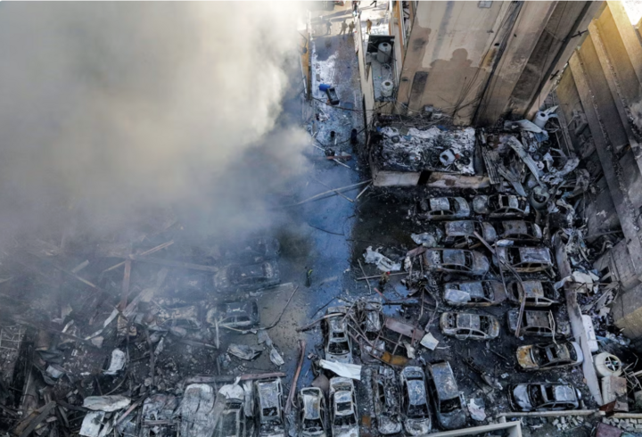 Tổng thống Pháp Emmanuel Macron lên án những gì ông mô tả là cuộc tấn công "bừa bãi" của Israel tại Lebanon. Ông Macron cho biết ông đã nói chuyện với Tổng thống và Thủ tướng Lebanon, bày tỏ sự đoàn kết hoàn toàn của Pháp trước cuộc tấn công chết người do phía Israel thực hiện. (Ảnh: Getty)