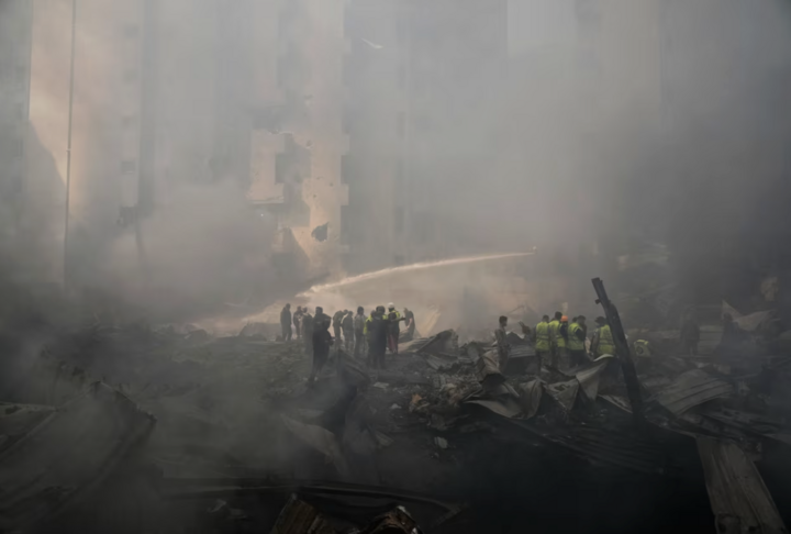 Trong khi đó, Phó Tổng thống JD Vance cho biết người Israel có thể sẽ "kiềm chế một chút" đối với những cuộc tấn công đang diễn ra nhắm vào Lebanon trong bối cảnh lệnh ngừng bắn kéo dài hai tuần. (Ảnh: AP)