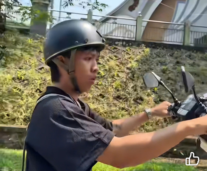 Phạm Trung Hiếu (rapper David Nộp) là em trai ruột của Thượng uý Phạm Đức Huỳnh. (Ảnh cắt từ clip)