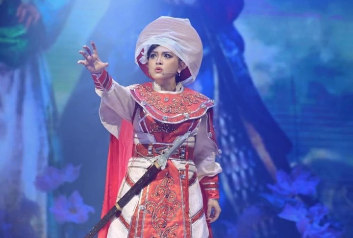 Tiết mục của cháu gái cố NSƯT Vũ Linh gây tranh cãi.