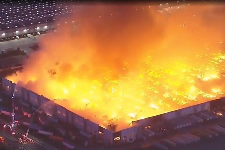 Vụ cháy kinh hoàng khiến cả nước Mỹ rúng động.