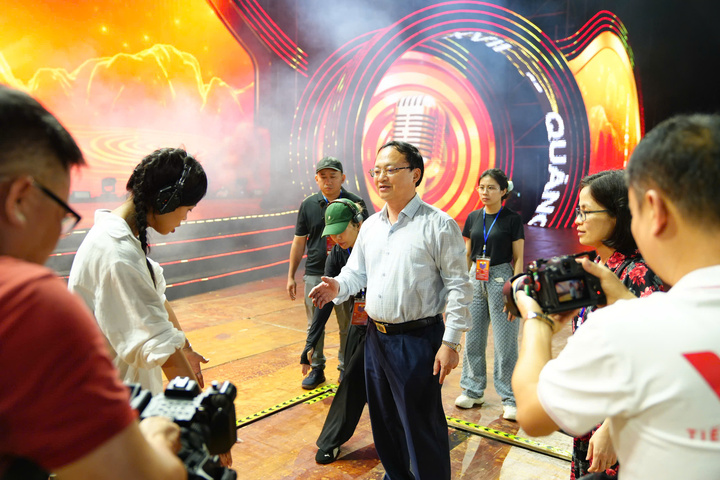 Tổng Giám đốc Đài Tiếng nói Việt Nam Đỗ Tiến Sỹ - Uỷ viên Ban Chấp hành Trung ương Đảng, Phó trưởng Ban Tuyên giáo và Dân vận Trung ương, Trưởng Ban Chỉ đạo Liên hoan Phát thanh toàn quốc lần thứ XVII cùng các lãnh đạo tỉnh Quảng Ninh đã có những ý kiến chỉ đạo, góp ý để chương trình đảm bảo về tư tưởng, nội dung, hình thức và chất lượng nghệ thuật.