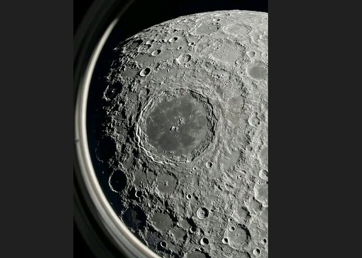 Tàu Artemis II ghi lại được toàn cảnh hiếm hoi của lưu vực Orientale trên Mặt Trăng. (Ảnh: NASA)