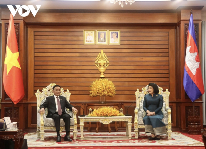 Thường trực Ban Bí thư Trần Cẩm Tú và bà Samdech Khuon Sudary - Chủ tịch Quốc hội Campuchia.