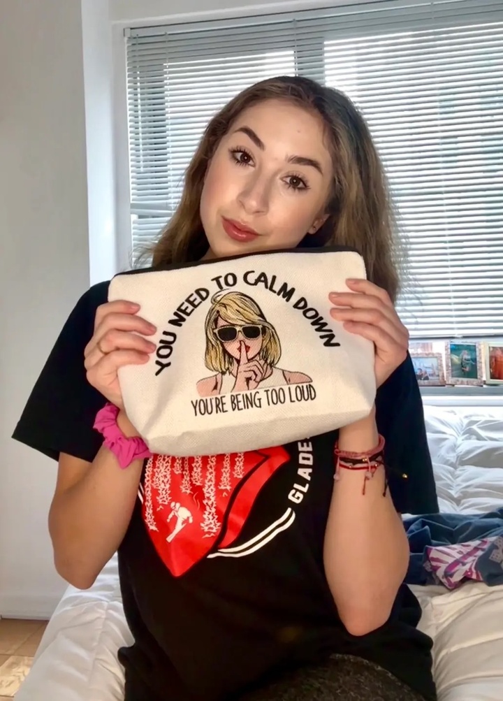 Carrie Berk cho biết chiếc túi đựng đồ giúp giảm lo âu đã giúp cô tìm ra cách đối phó và sống chung với chứng lo âu và rối loạn ám ảnh cưỡng chế (OCD).