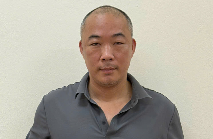 Nguyễn Quang Hoàn tại cơ quan công an.